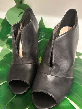 Nine West Artissa Black Leather Peep Toe Stiletto Heel Booties